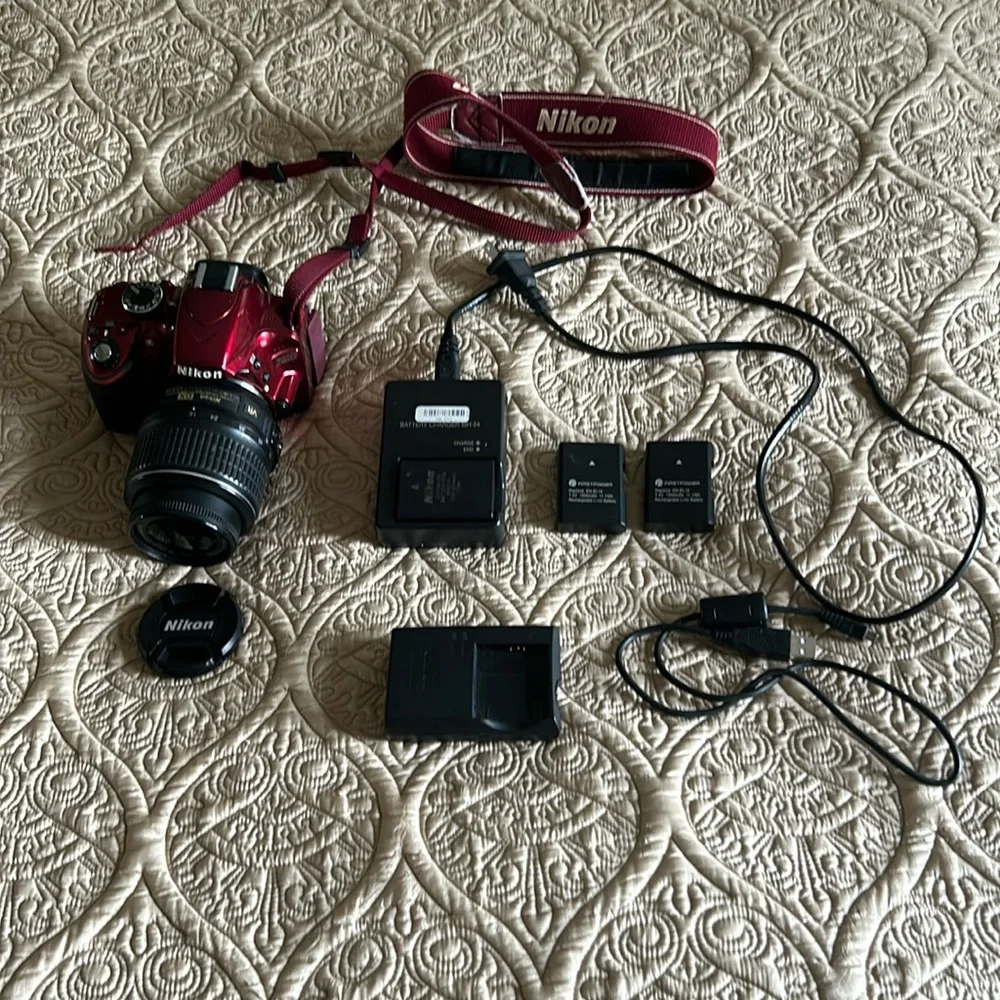 Nikon D3200 | 18-55mm lens | includes battery pack